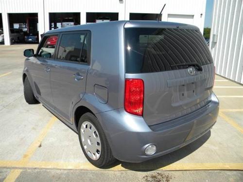 Scion xB 2010 photo 2