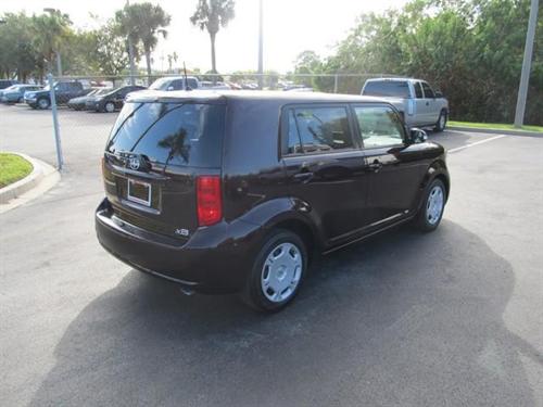 Scion xB 2010 photo 1