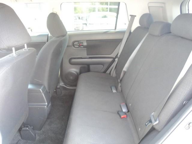 Scion xB 2010 photo 10