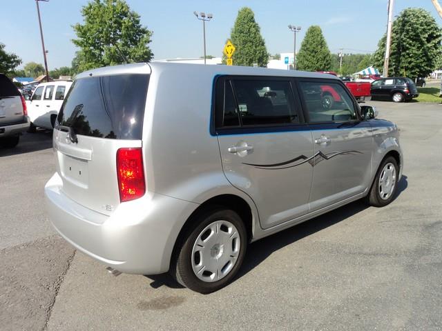 Scion xB 2010 photo 3