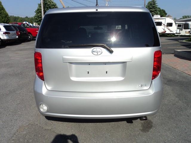 Scion xB 2010 photo 5