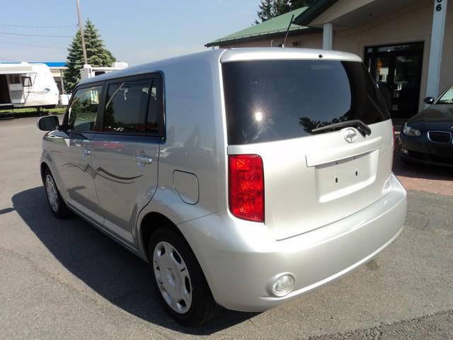 Scion xB 2010 photo 6