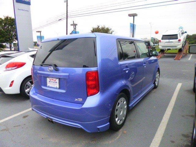 Scion xB 2010 photo 1