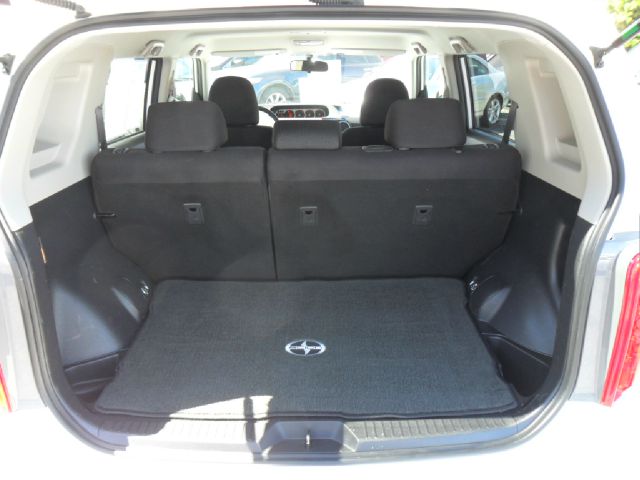 Scion xB 2010 photo 1