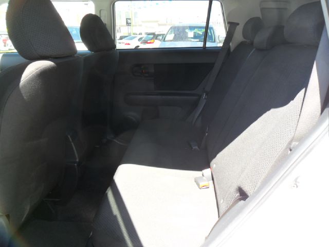 Scion xB 2010 photo 3