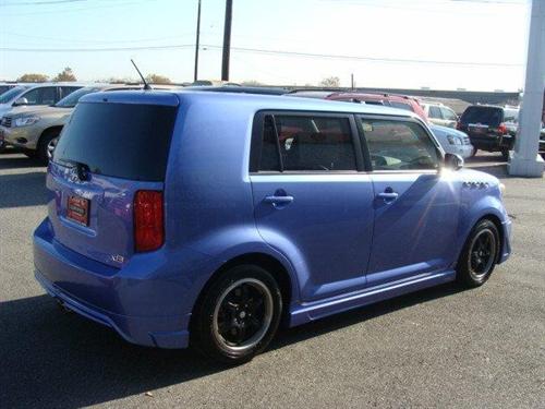 Scion xB 2010 photo 1