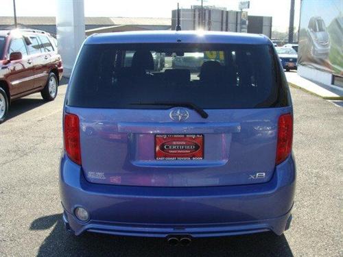 Scion xB 2010 photo 2