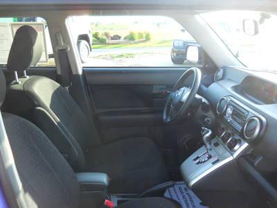 Scion xB 2010 photo 3