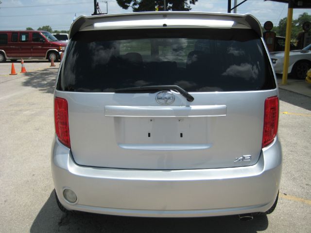 Scion xB 2010 photo 1