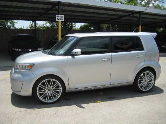 Scion xB 2010 photo 4