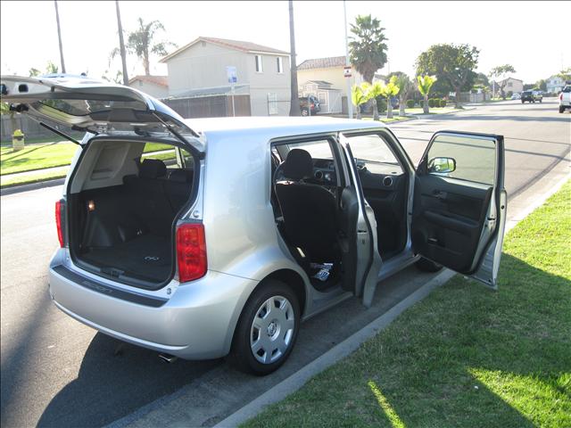 Scion xB 2010 photo 4