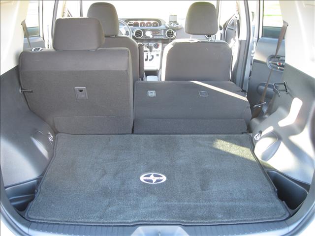 Scion xB 2010 photo 5