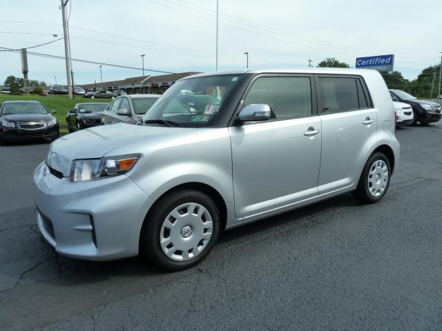 Scion xB 2011 photo 1