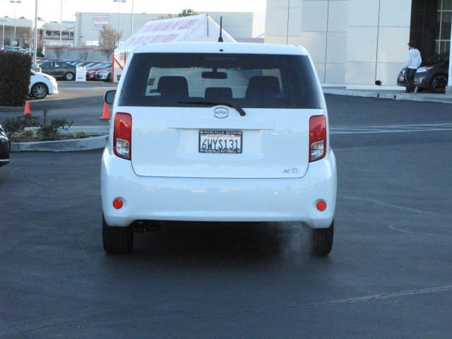 Scion xB 2012 photo 5