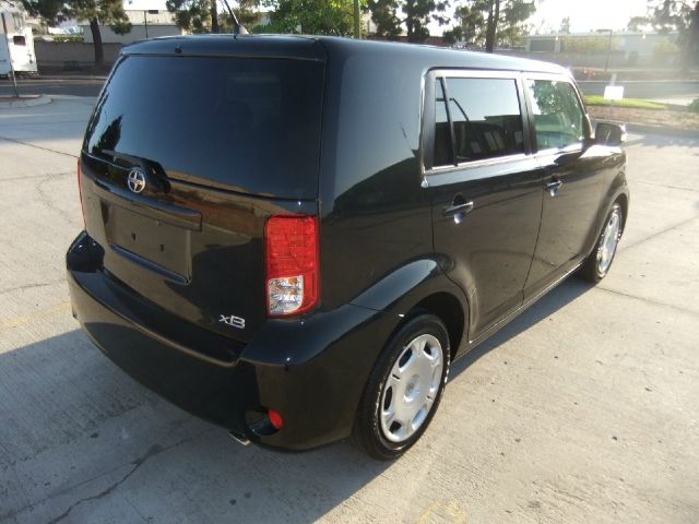 Scion xB 2012 photo 4