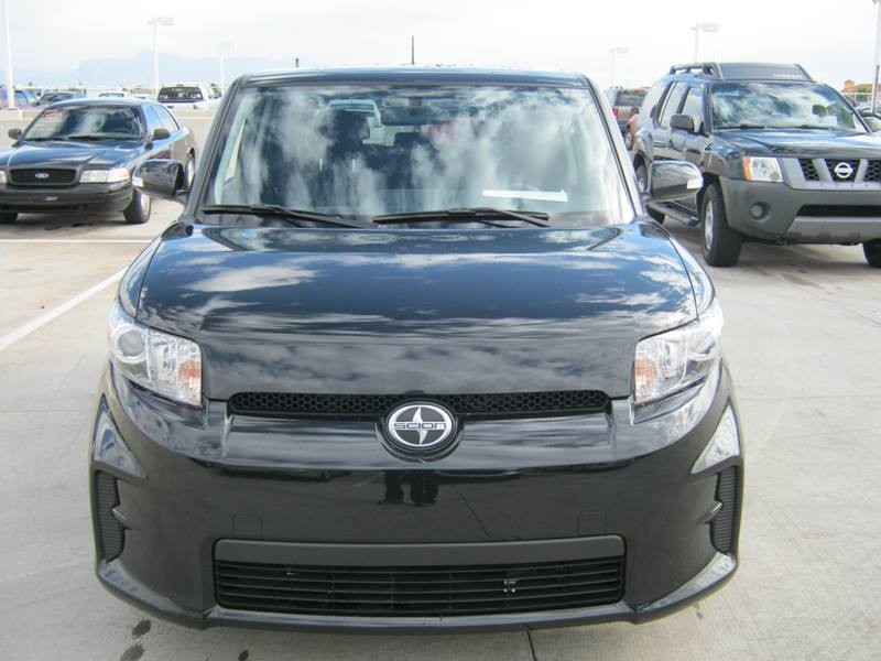 Scion xB 2012 photo 2