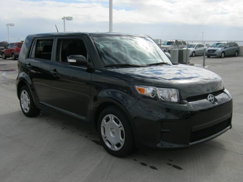 Scion xB 2012 photo 3