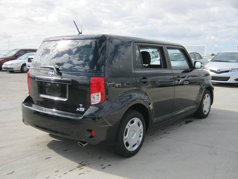 Scion xB 2012 photo 4