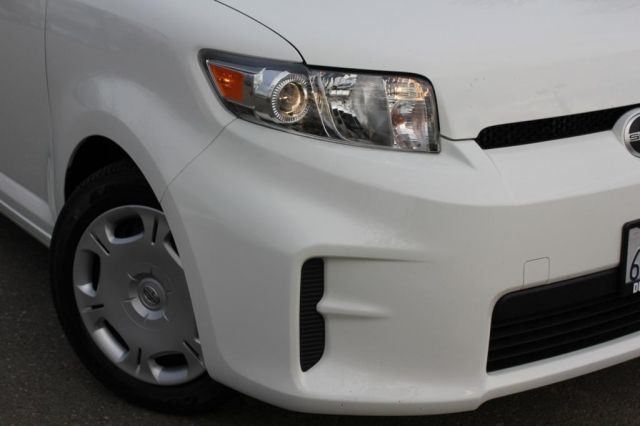 Scion xB 2012 photo 2