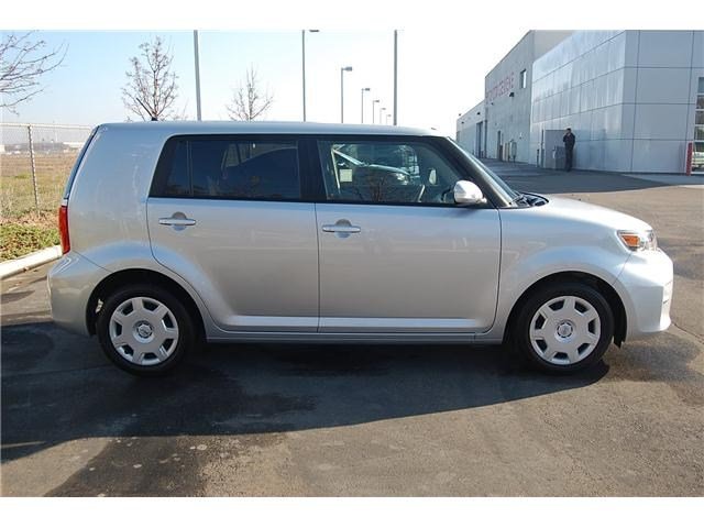 Scion xB 2012 photo 3