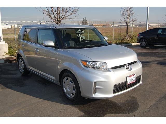 Scion xB 2012 photo 2