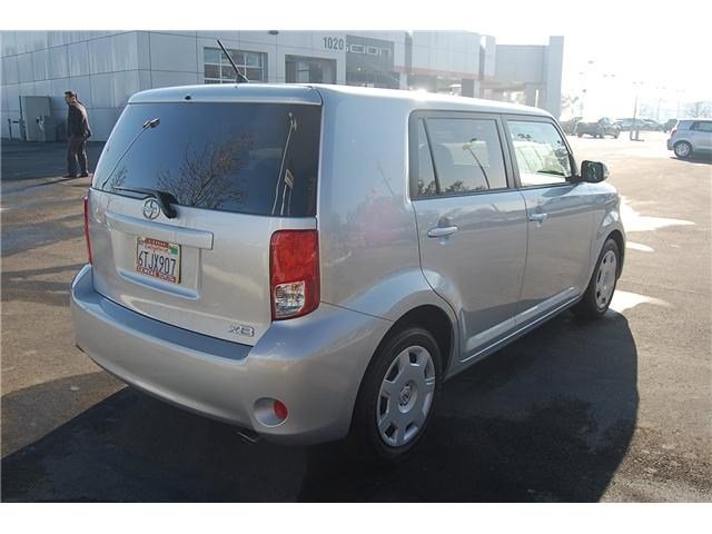 Scion xB 2012 photo 4