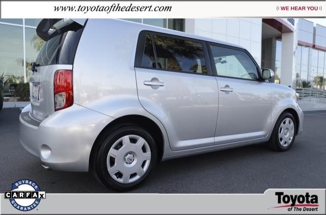 Scion xB 2012 photo 1