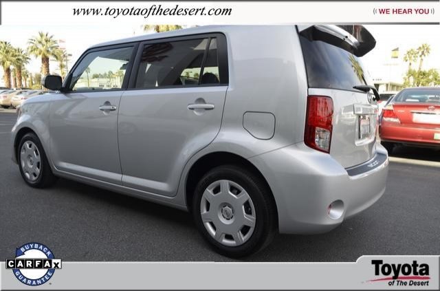 Scion xB 2012 photo 2