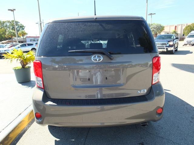 Scion xB 2012 photo 4