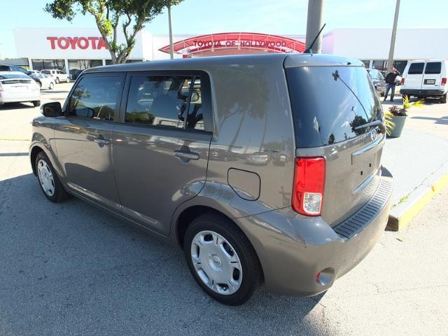 Scion xB 2012 photo 5