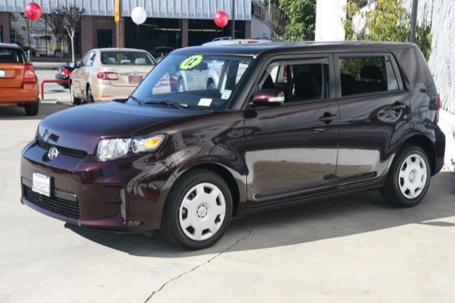 Scion xB 2012 photo 3