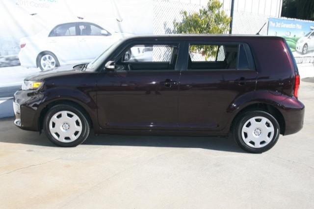 Scion xB 2012 photo 4