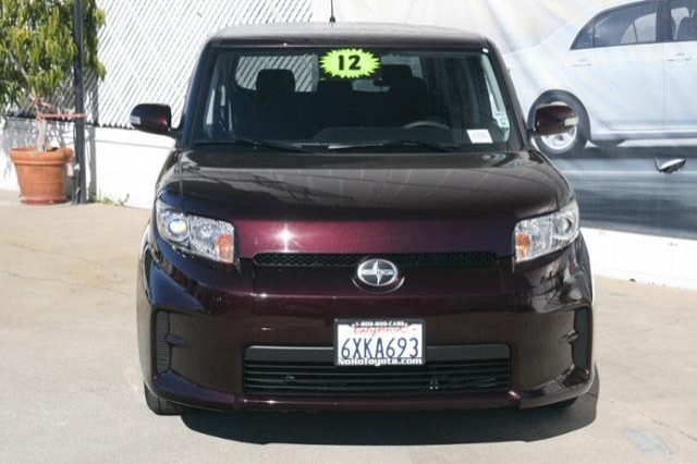 Scion xB 2012 photo 2