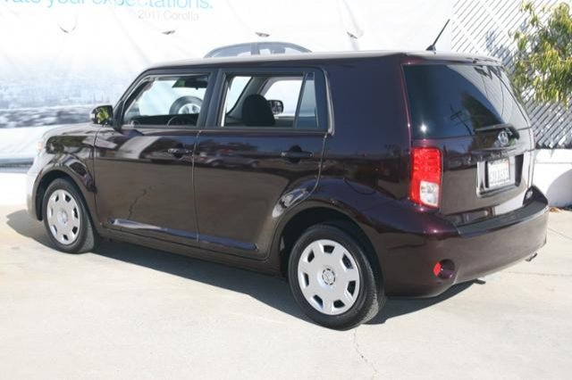 Scion xB 2012 photo 5