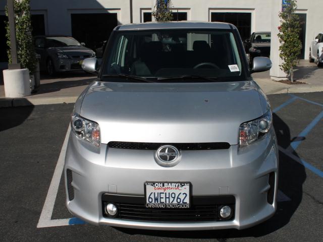 Scion xB 2012 photo 1