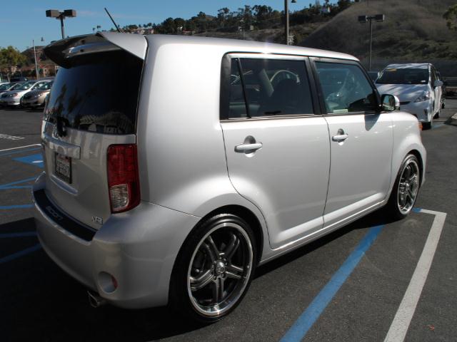 Scion xB 2012 photo 3