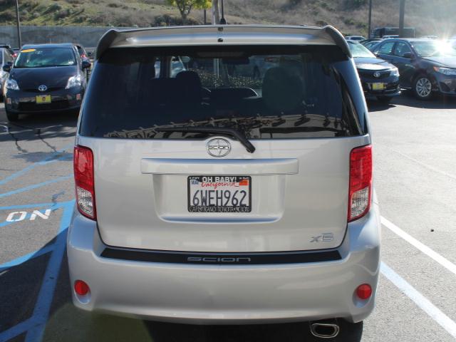 Scion xB 2012 photo 4