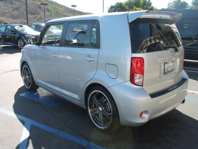 Scion xB 2012 photo 5