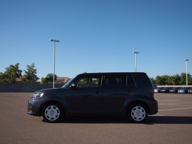 Scion xB 2012 photo 2