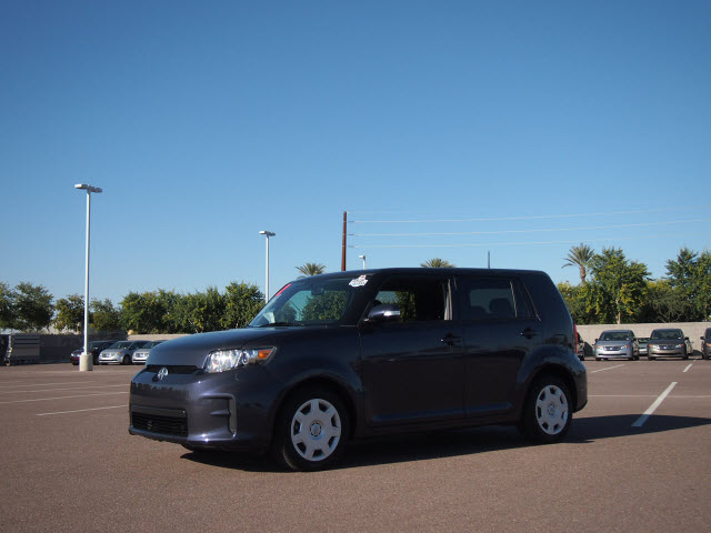 Scion xB 2012 photo 3