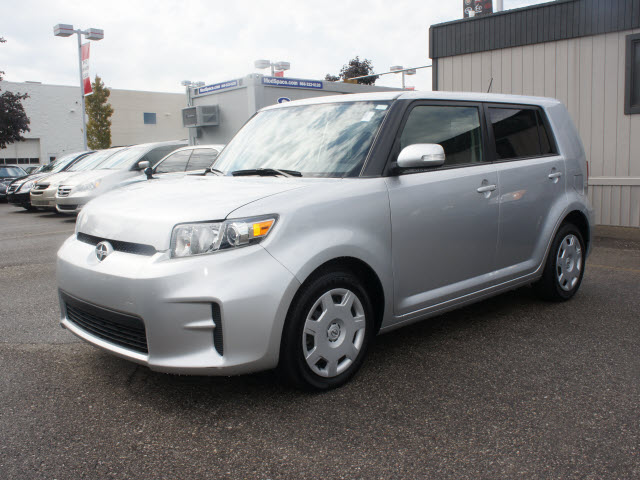 Scion xB 2012 photo 1