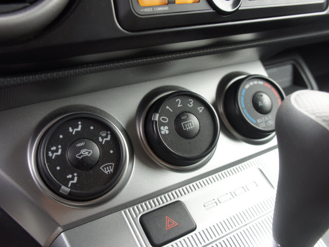 Scion xB 2012 photo 5