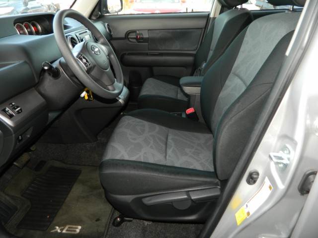 Scion xB 2012 photo 1