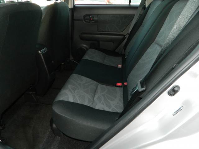 Scion xB 2012 photo 2