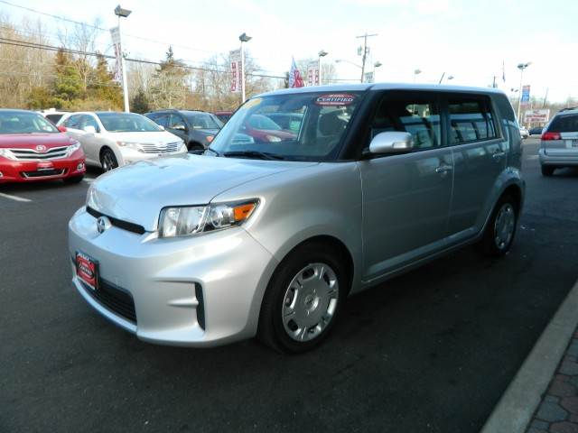 Scion xB 2012 photo 5