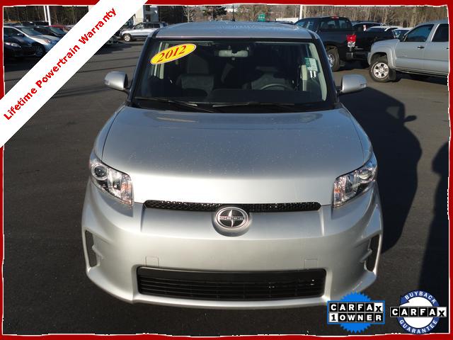 Scion xB 2012 photo 1