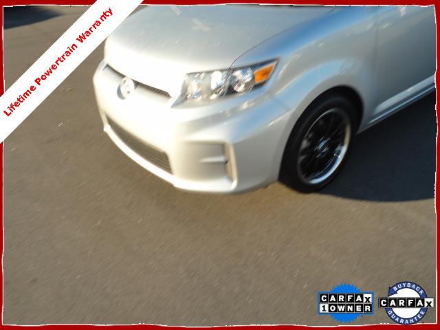 Scion xB 2012 photo 2