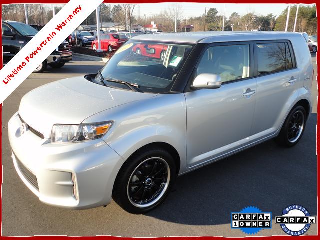 Scion xB 2012 photo 3