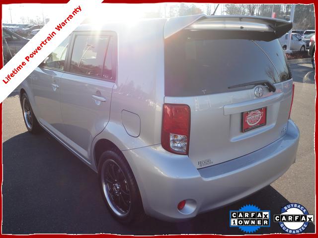 Scion xB 2012 photo 5