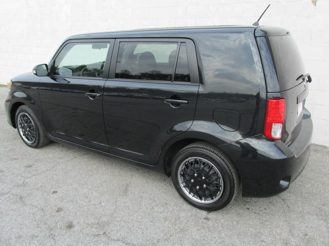 Scion xB 2012 photo 2